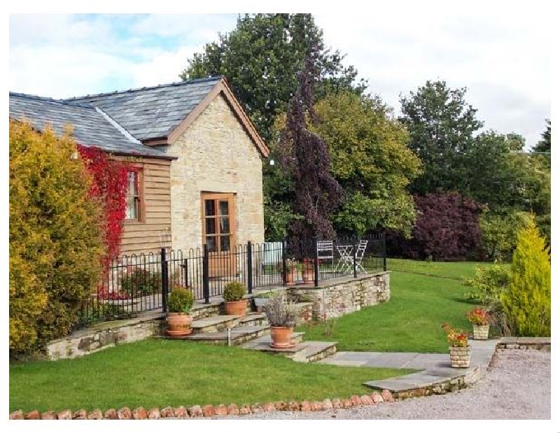 Gloucestershire Cottage Holidays - Click here for more about Arles Barn