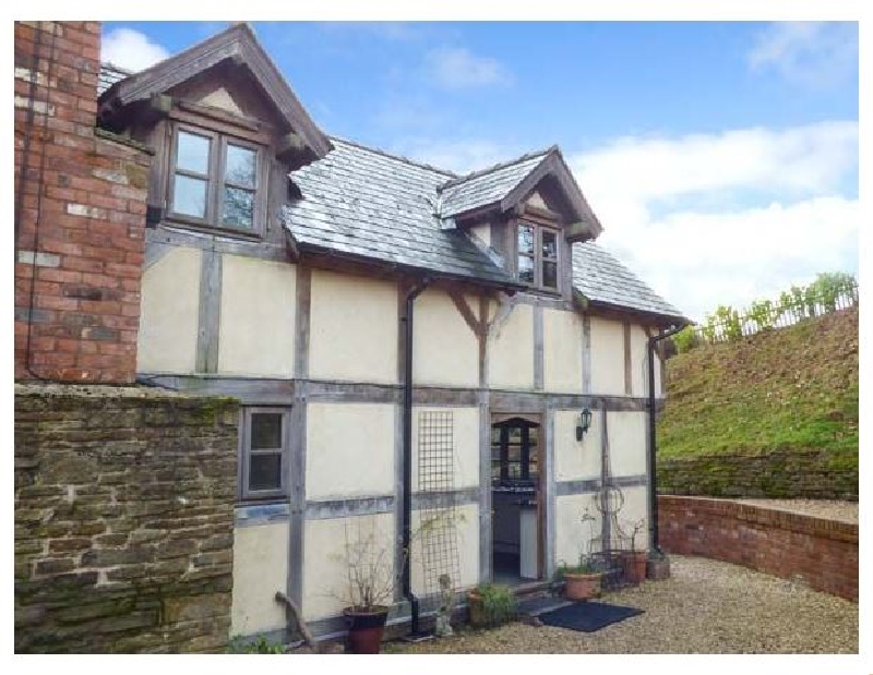 Herefordshire Cottage Holidays - Click here for more about Lunnon Farm