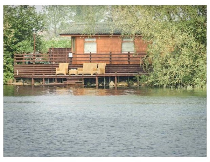 Lincolnshire Cottage Holidays - Click here for more about Sundeck Lodge