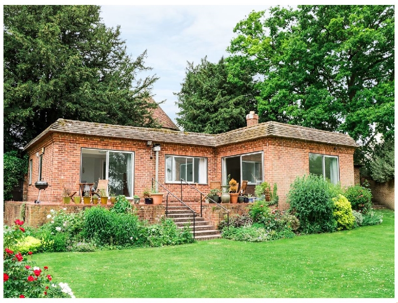Oxfordshire Cottage Holidays - Click here for more about Ninea