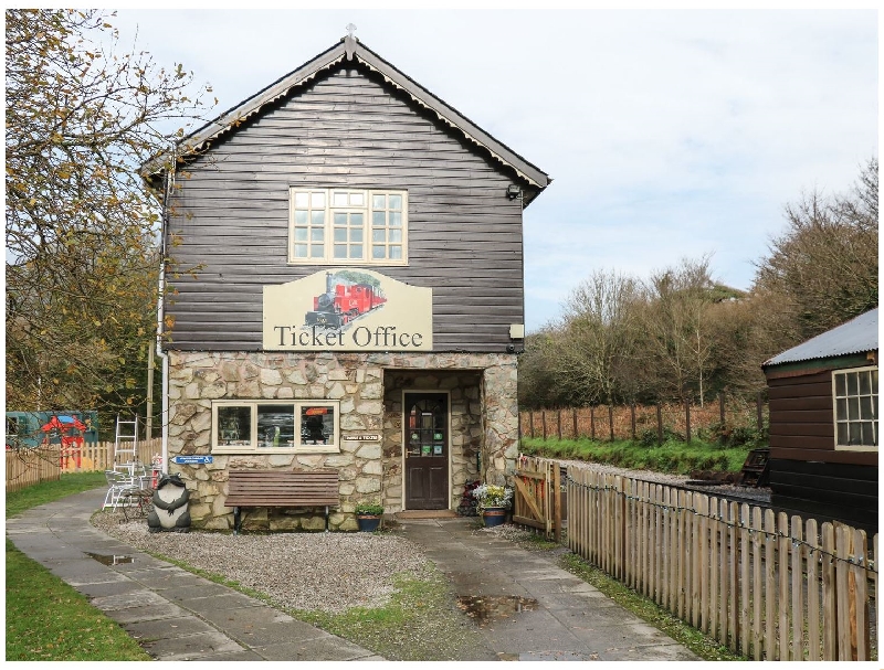 English Cottage Holidays - The Station Flat
