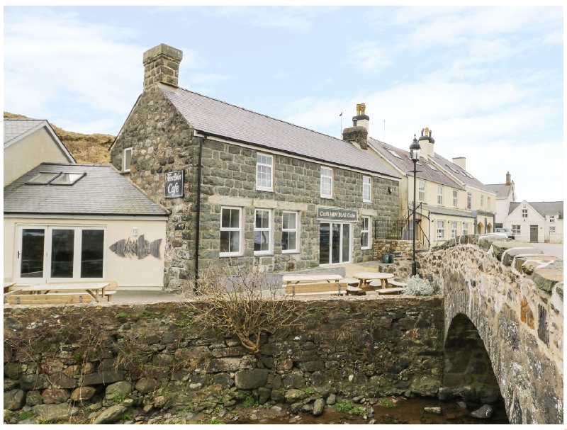 Click here for more about Hen Blas