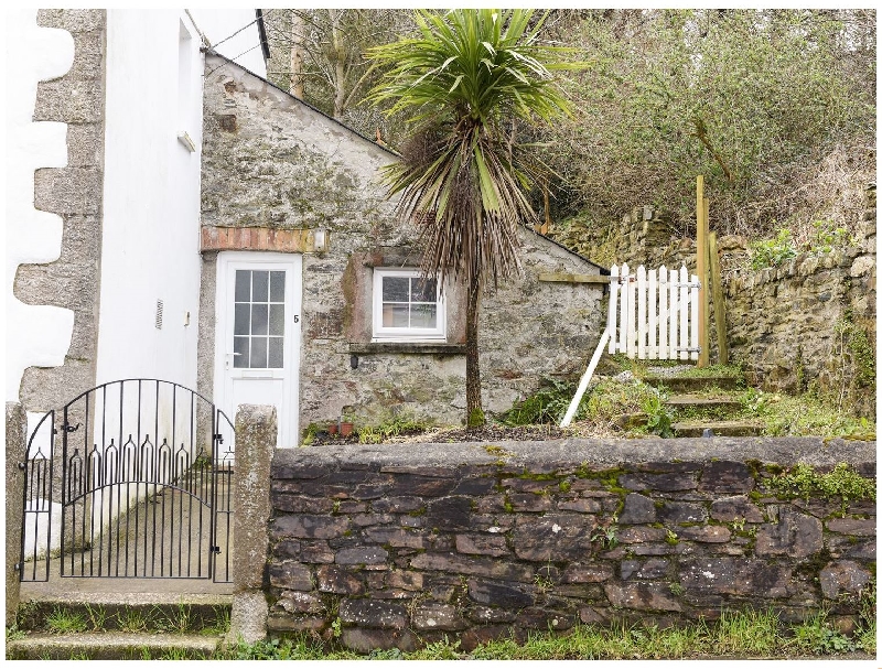 Cornwall Cottage Holidays - Click here for more about 5 Middleway