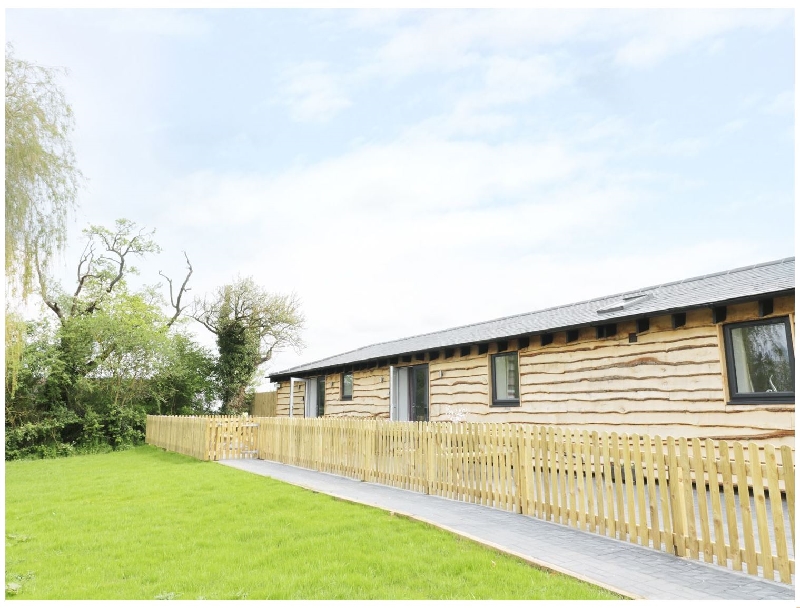 Worcestershire Cottage Holidays - Click here for more about Willow Lodge