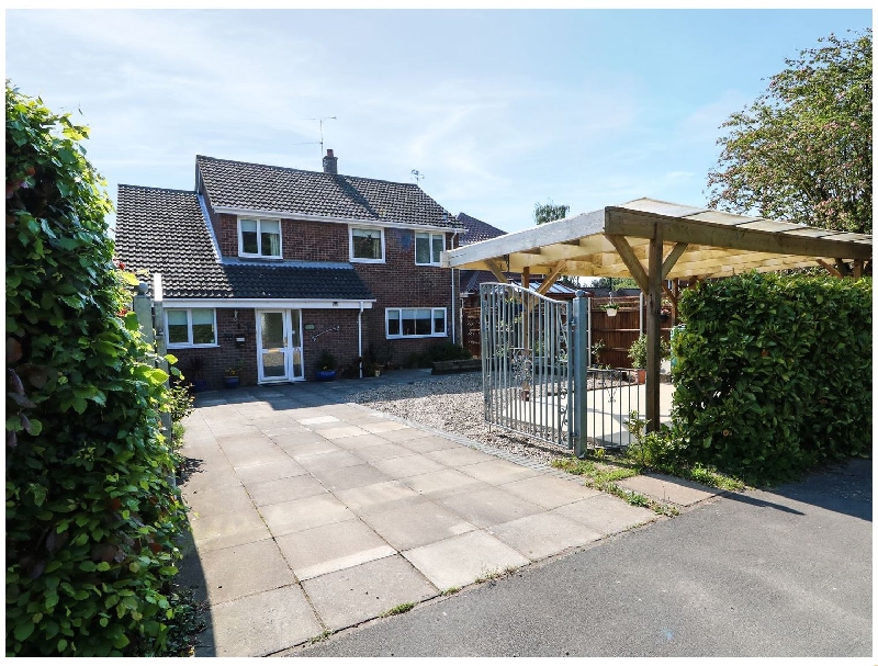 Norfolk Cottage Holidays - Click here for more about The Twickle