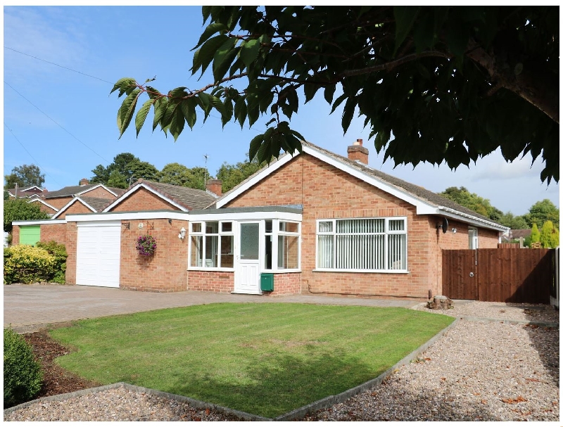 Leicestershire Cottage Holidays - Click here for more about Lynsted Lodge