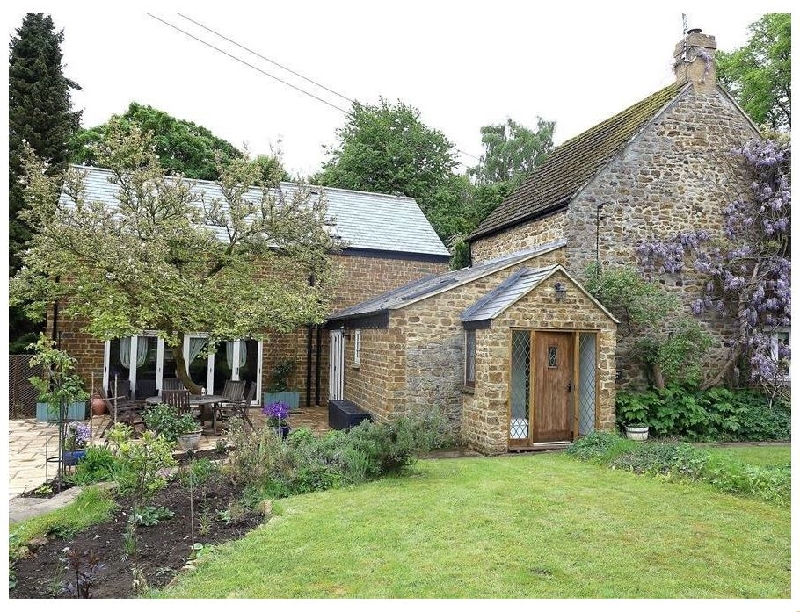 Oxfordshire Cottage Holidays - Click here for more about Gladstone Cottage