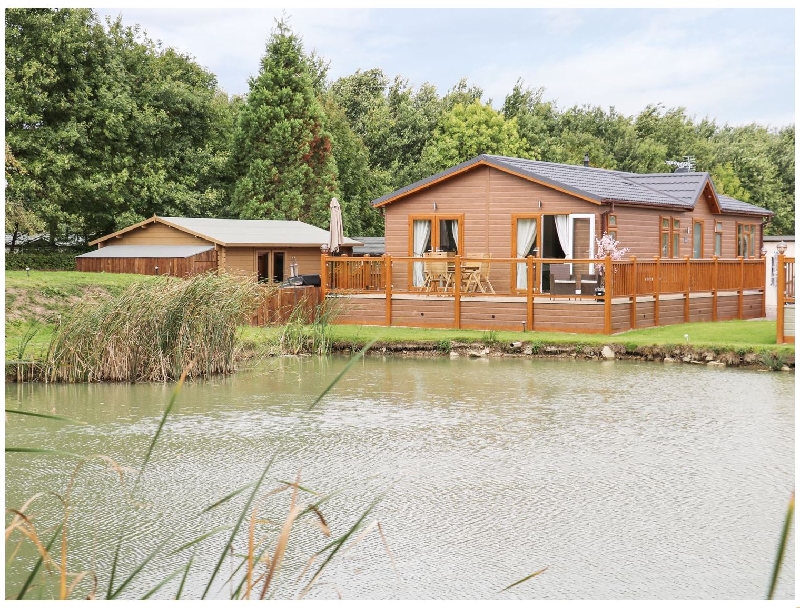 Lincolnshire Cottage Holidays - Click here for more about The Lake House