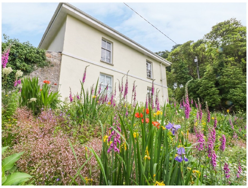 Cornwall Cottage Holidays - Click here for more about The Patio Flat