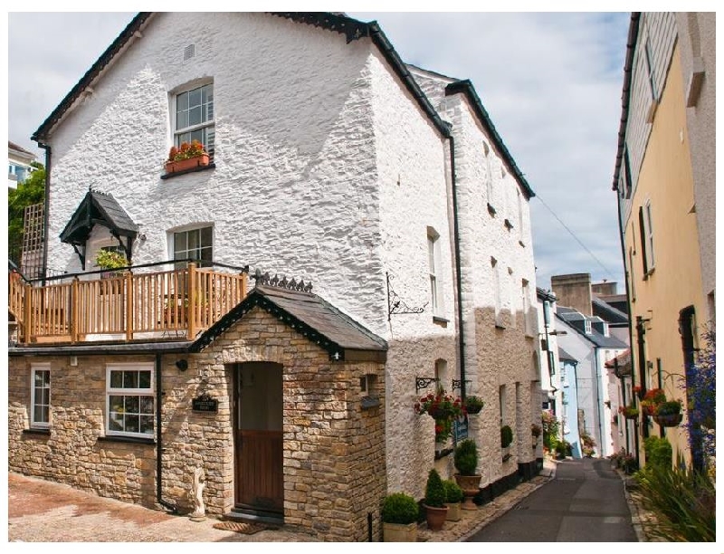 Click here for more about Courtyard House