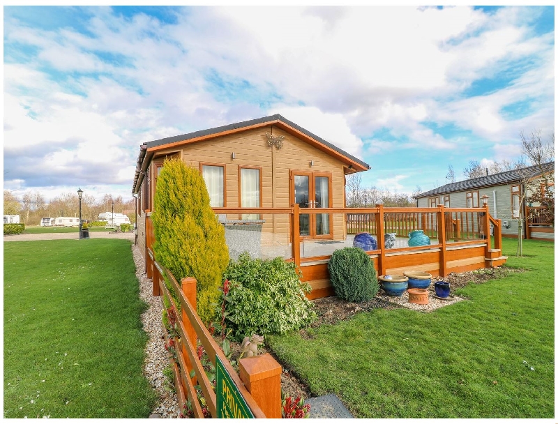 Lincolnshire Cottage Holidays - Click here for more about Lake View Lodge