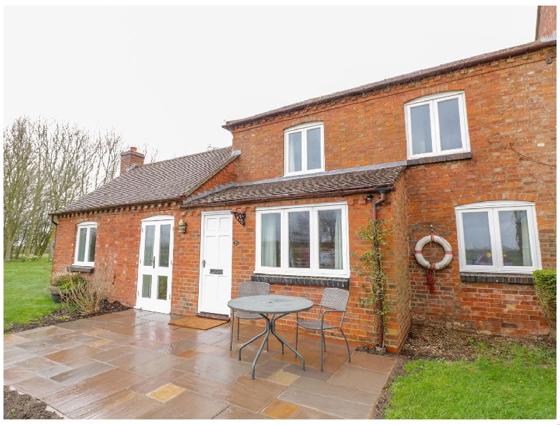 Warwickshire Cottage Holidays - Click here for more about Wigrams Canalside Cottage