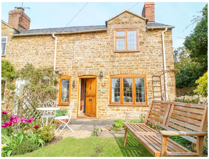 Warwickshire Cottage Holidays - Click here for more about Horseshoe Cottage