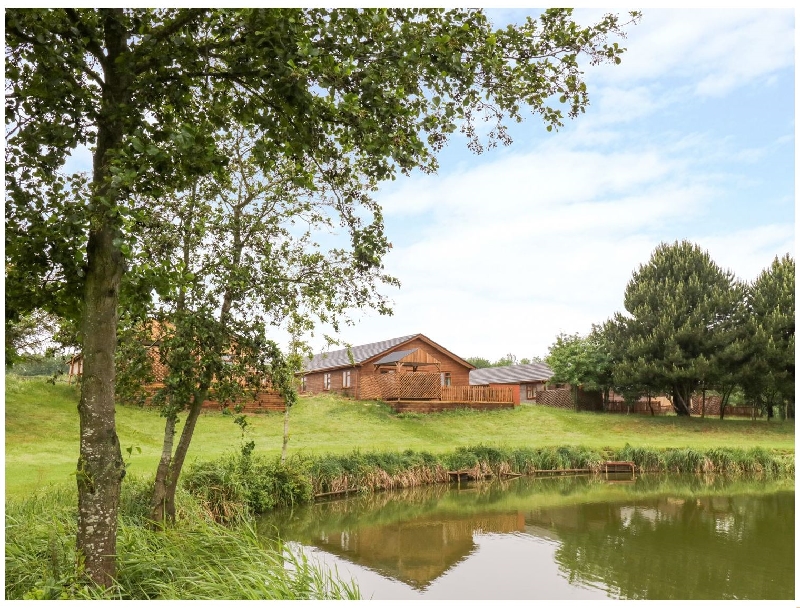Warwickshire Cottage Holidays - Click here for more about Cedar Lodge