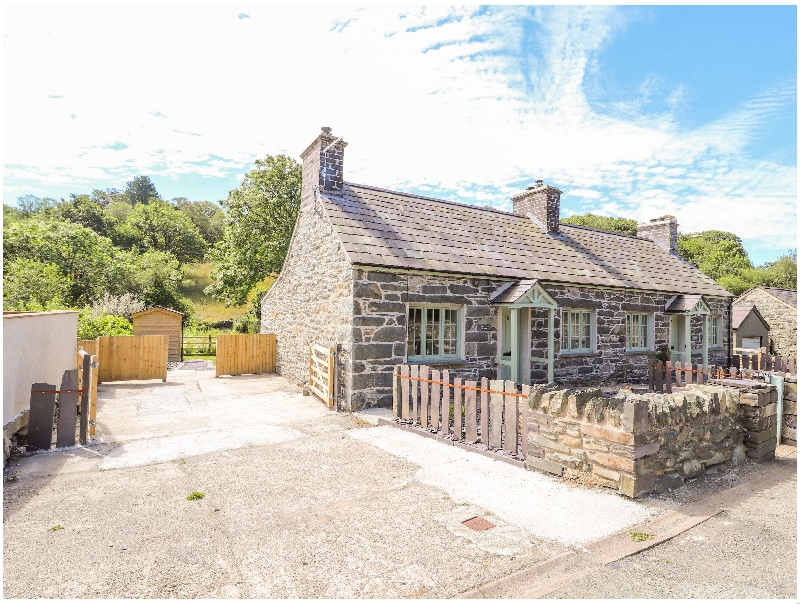 Click here for more about Ffrwdd Galed Uchaf