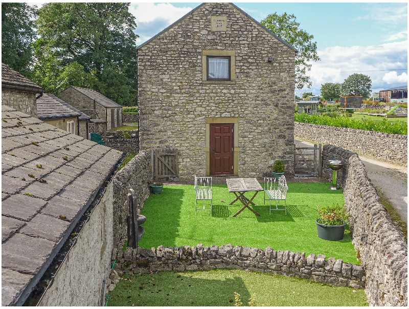 Derbyshire Cottage Holidays - Click here for more about 3 Primitive Mews
