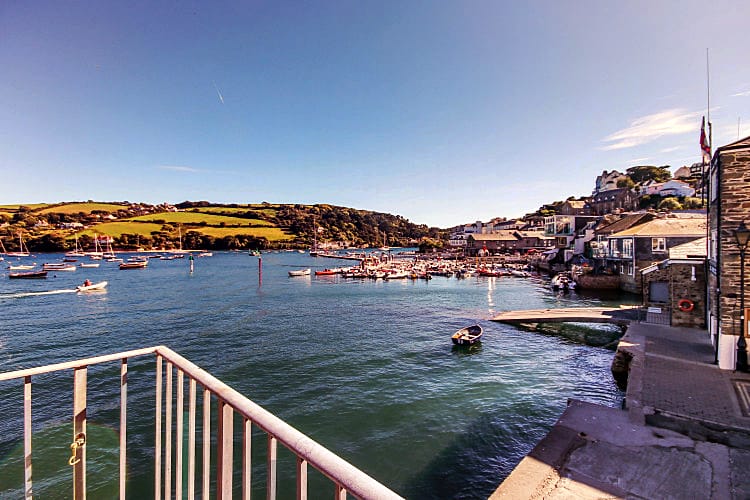 Click here for more about Quayside Cottage