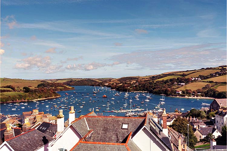 Devon Cottage Holidays - Click here for more about 4 Lakeside