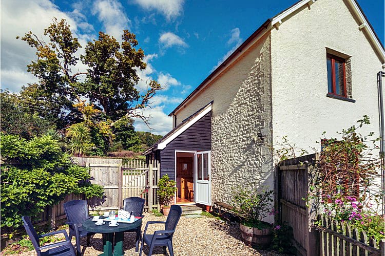 Dorset Cottage Holidays - Click here for more about Little Goyle Cottage
