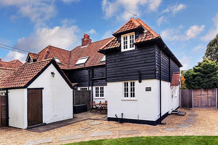 Hampshire Cottage Holidays - Click here for more about Bumble Bee Cottage and The Old Chemist