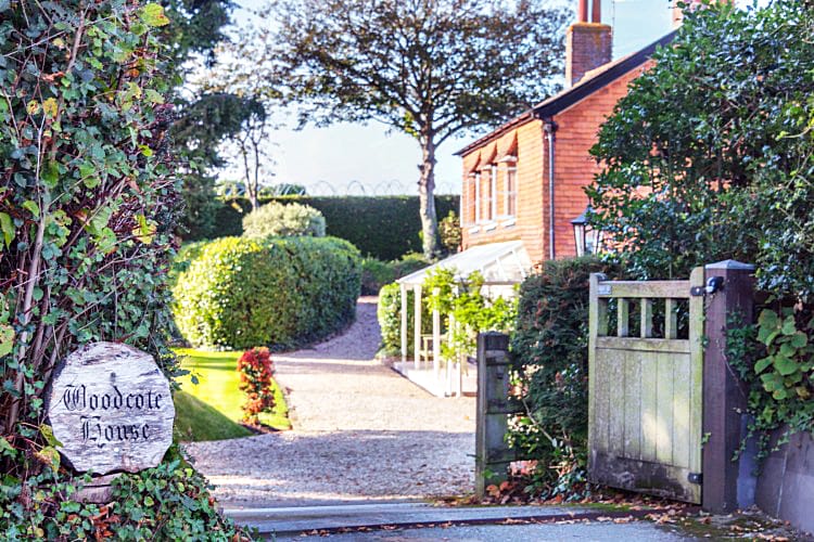 Devon Cottage Holidays - Click here for more about Lookout