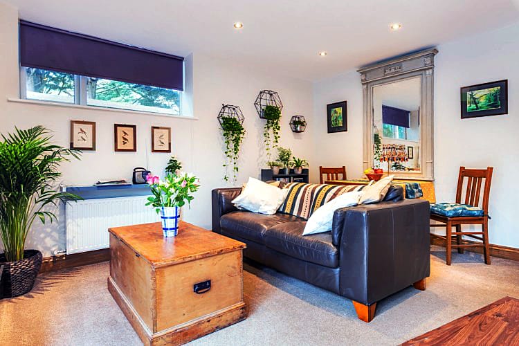 Hampshire Cottage Holidays - Click here for more about Grange Studio