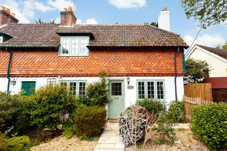 Hampshire Cottage Holidays - Click here for more about Oak Tree Cottage