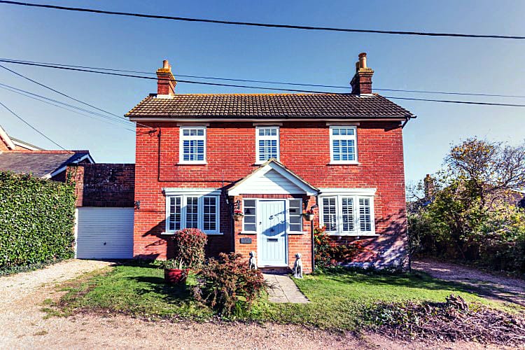 Hampshire Cottage Holidays - Click here for more about Pear Tree Cottage