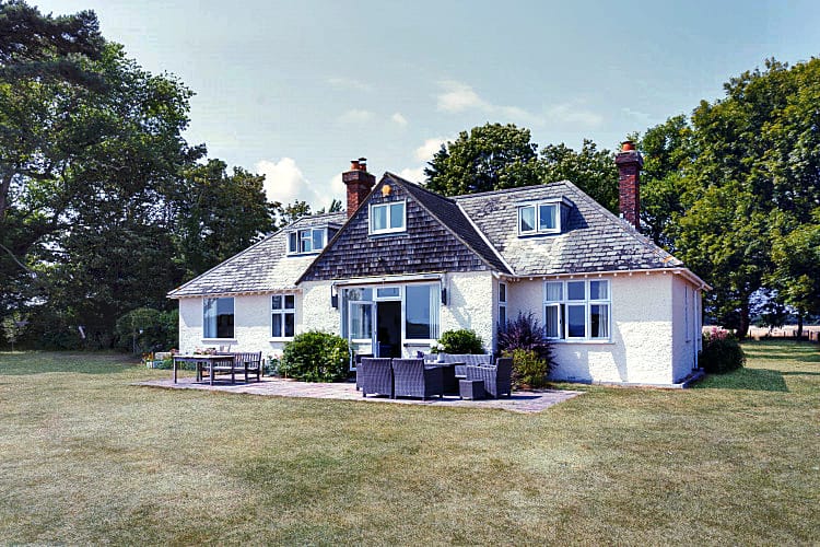Hampshire Cottage Holidays - Click here for more about Sowley Gate House