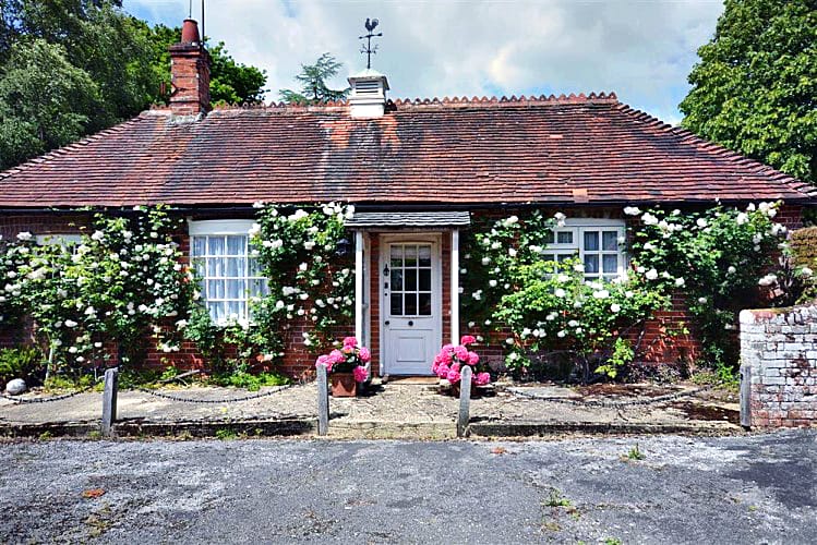 Hampshire Cottage Holidays - Click here for more about Heywood Cottage