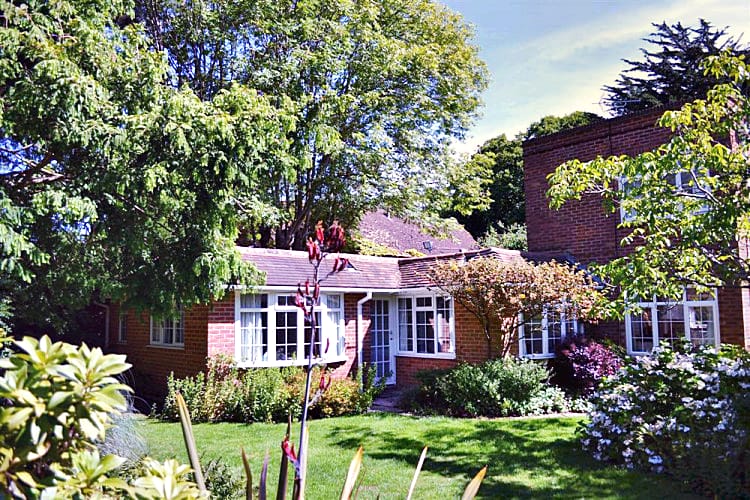 Hampshire Cottage Holidays - Click here for more about Greencroft Annexe