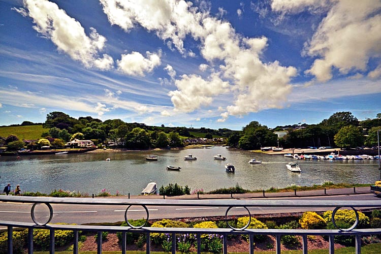 Click here for more about 6 Riverside