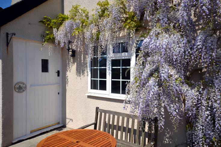 Devon Cottage Holidays - Click here for more about Stoneybrook