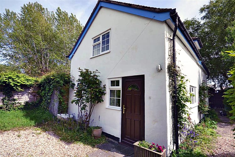 Hampshire Cottage Holidays - Click here for more about Carriage House Cottage