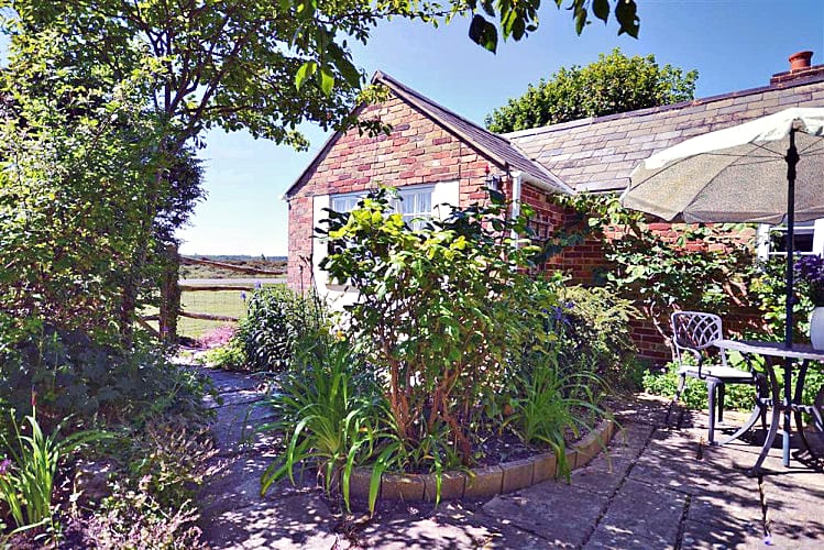 Hampshire Cottage Holidays - Click here for more about Old Stables Cottage