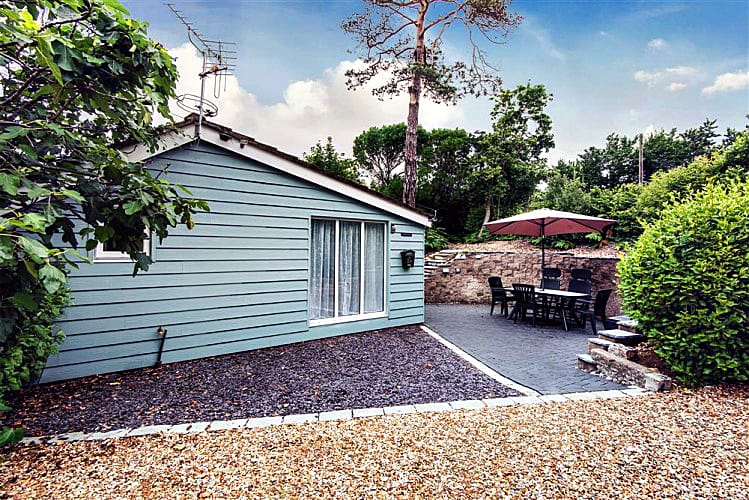 Hampshire Cottage Holidays - Click here for more about Figtree Cottage