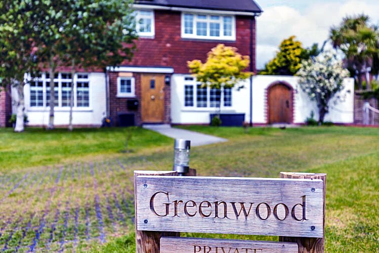 Hampshire Cottage Holidays - Click here for more about Greenwood